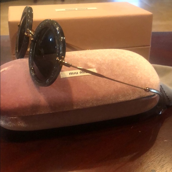 Miu Miu sunglasses - Picture 3 of 4